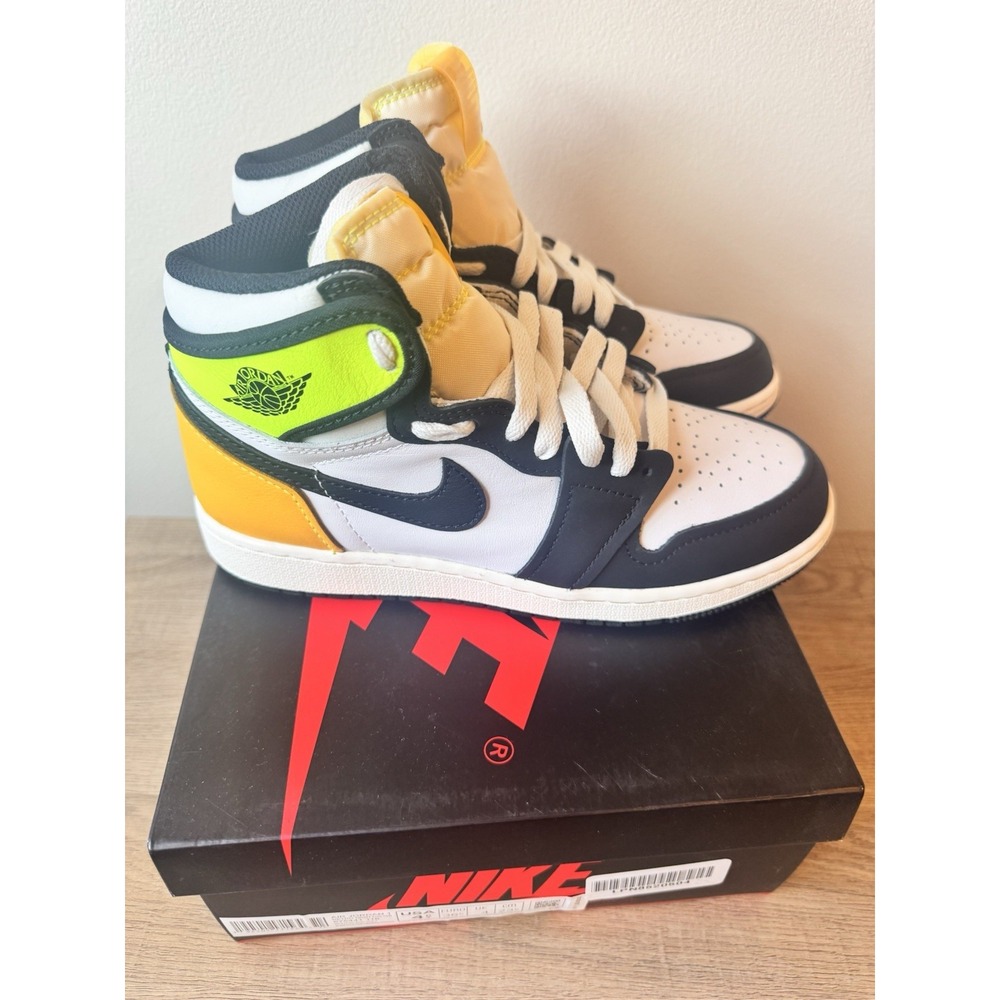 Air Jordan 1 Big Kids‎ Retro High OG Sneakers Volt Gold 555088-118 Size 4.5y
